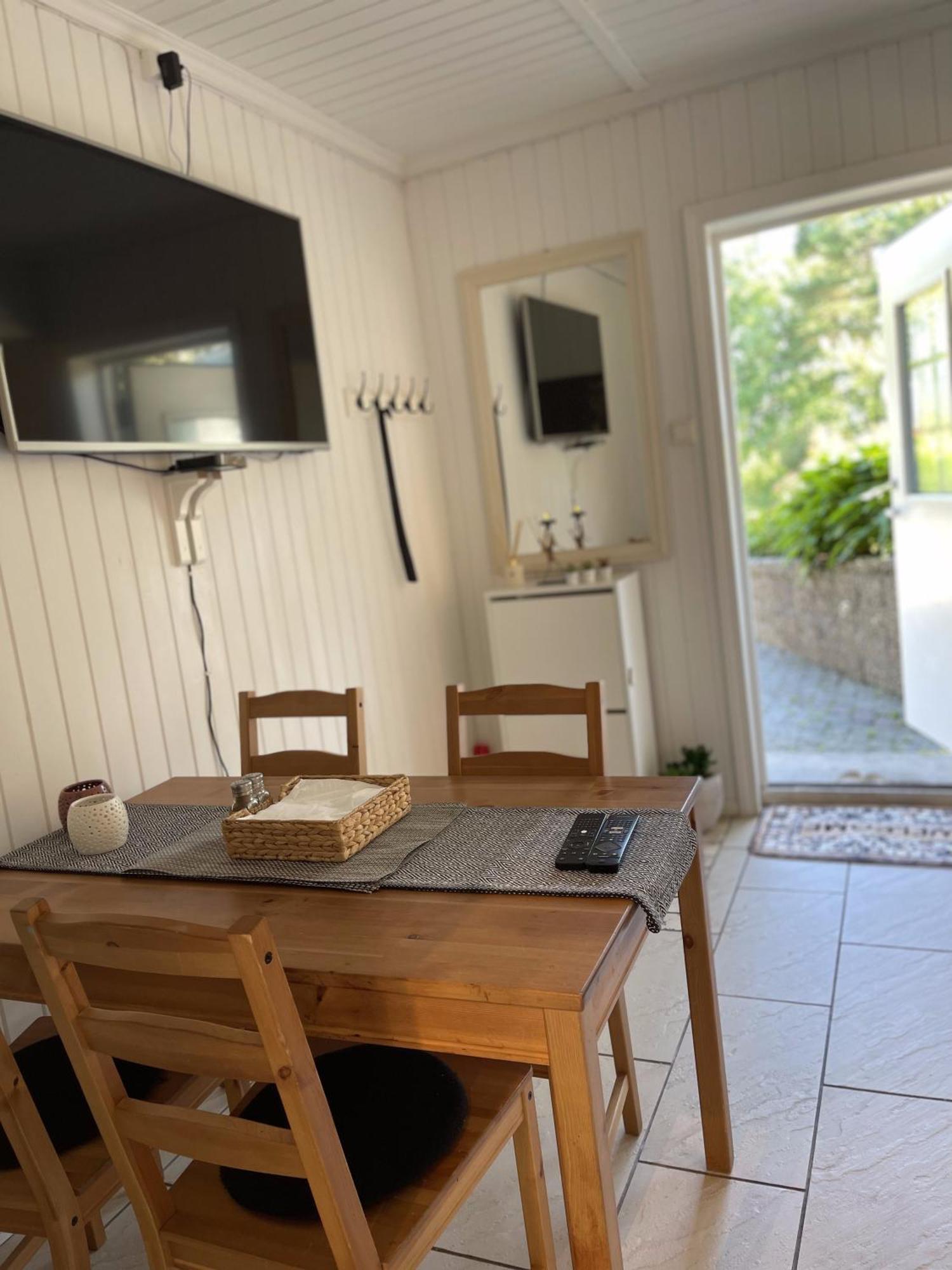 And Quiet Apartment *
